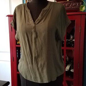 Casual/Dressy-Medium Olive Green Gap Top: EUC